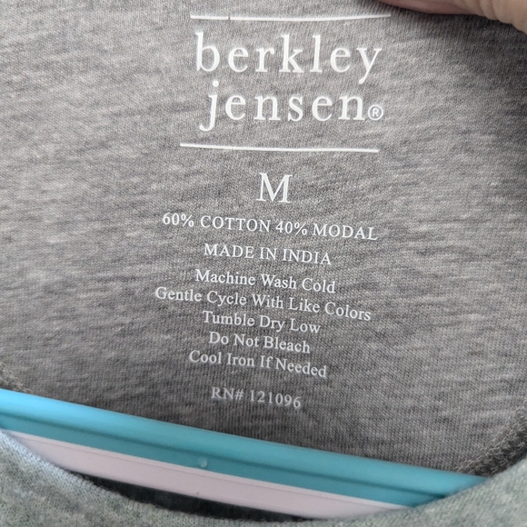 NWT Long Sleeve Crewneck - Picture 3 of 4